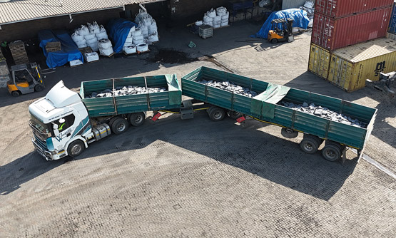Metal Line Truck With Load